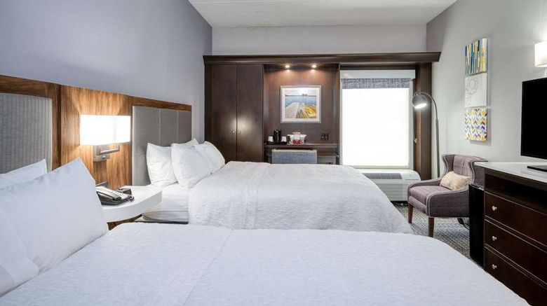 <b>Hampton Inn Janesville Room</b>. Images powered by <a href="https://iceportal.shijigroup.com/" title="IcePortal" target="_blank">IcePortal</a>.