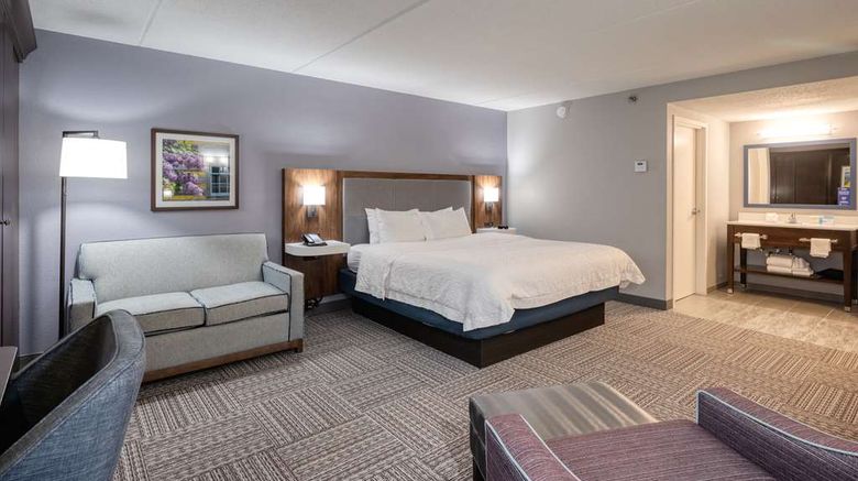 <b>Hampton Inn Janesville Room</b>. Images powered by <a href="https://iceportal.shijigroup.com/" title="IcePortal" target="_blank">IcePortal</a>.