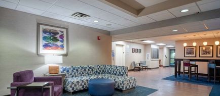 Hampton Inn Janesville Lobby