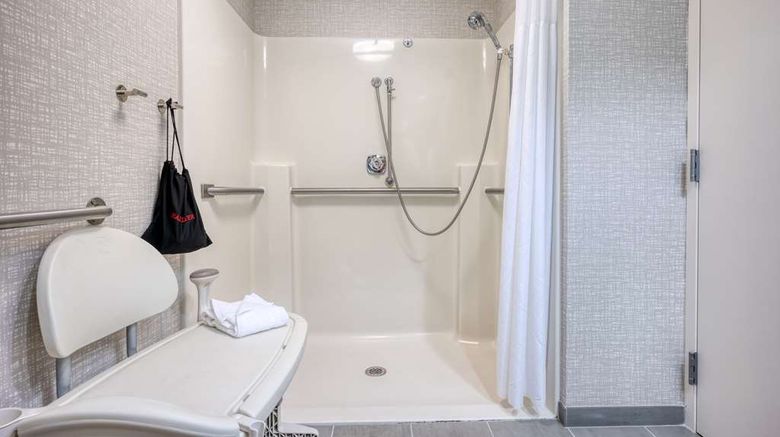 <b>Hampton Inn Janesville Room</b>. Images powered by <a href="https://iceportal.shijigroup.com/" title="IcePortal" target="_blank">IcePortal</a>.