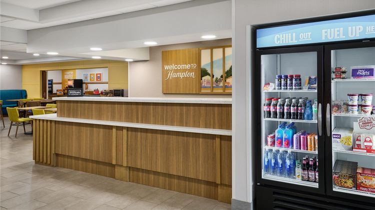 Hampton Inn Janesville Lobby