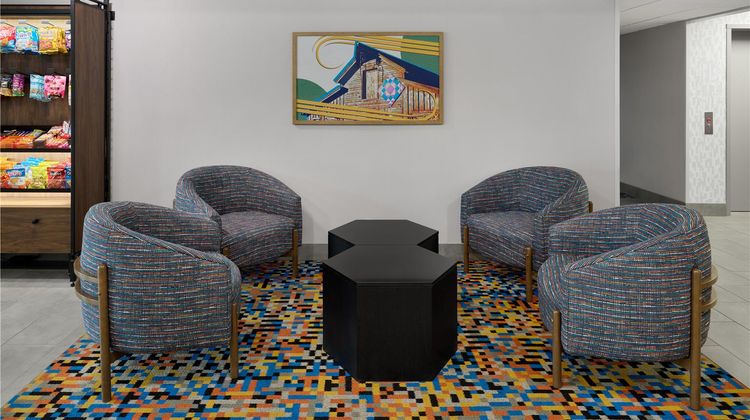 Hampton Inn Janesville Lobby
