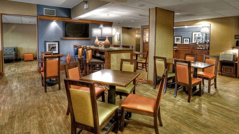 <b>Hampton Inn Jonesville-Elkin Lobby</b>. Images powered by <a href="https://iceportal.shijigroup.com/" title="IcePortal" target="_blank">IcePortal</a>.