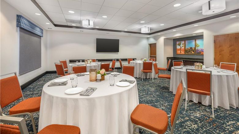 <b>Hampton Inn & Suites Moreno Valley Meeting</b>. Images powered by <a href="https://iceportal.shijigroup.com/" title="IcePortal" target="_blank">IcePortal</a>.