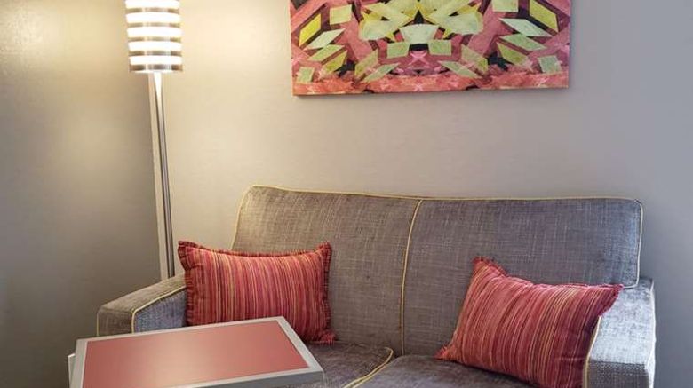 <b>Hampton Inn Johnstown Room</b>. Images powered by <a href="https://iceportal.shijigroup.com/" title="IcePortal" target="_blank">IcePortal</a>.