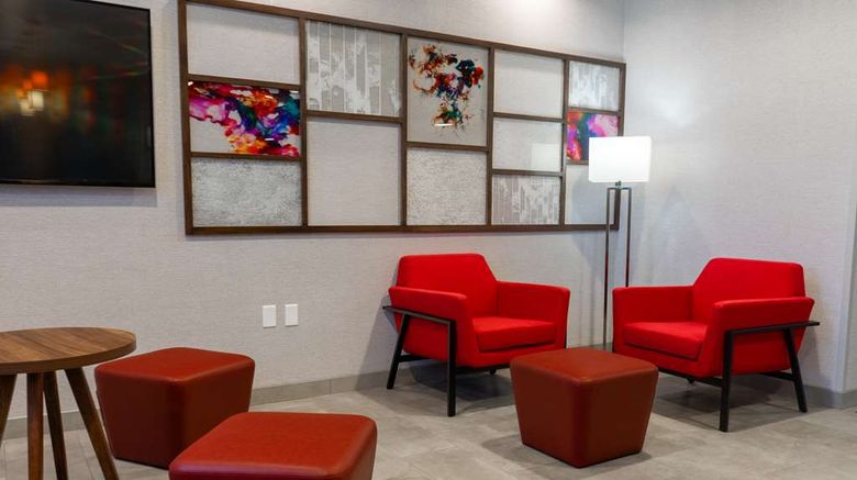 <b>Hampton Inn Elkhorn Lobby</b>. Images powered by <a href="https://iceportal.shijigroup.com/" title="IcePortal" target="_blank">IcePortal</a>.