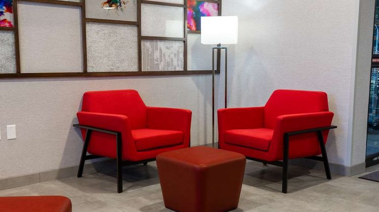 Hampton Inn Elkhorn Lobby