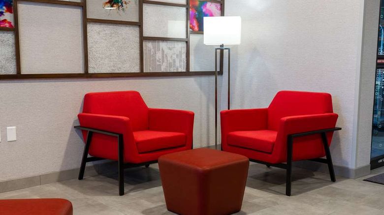 <b>Hampton Inn Elkhorn Lobby</b>. Images powered by <a href="https://iceportal.shijigroup.com/" title="IcePortal" target="_blank">IcePortal</a>.