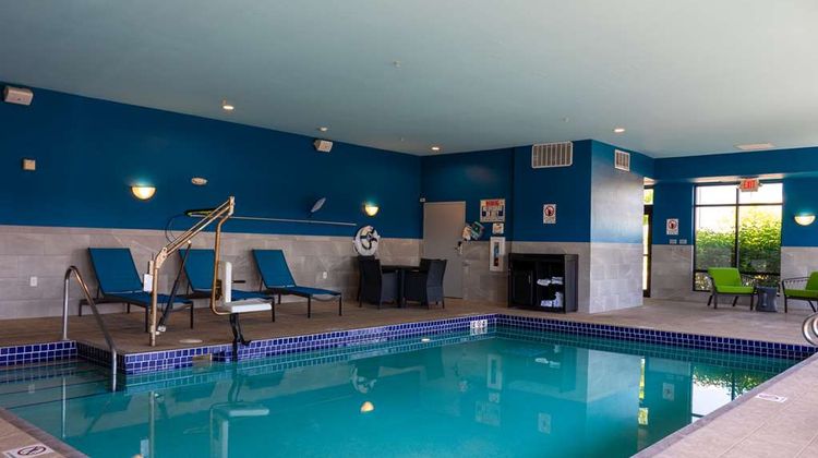 Hampton Inn Elkhorn Pool