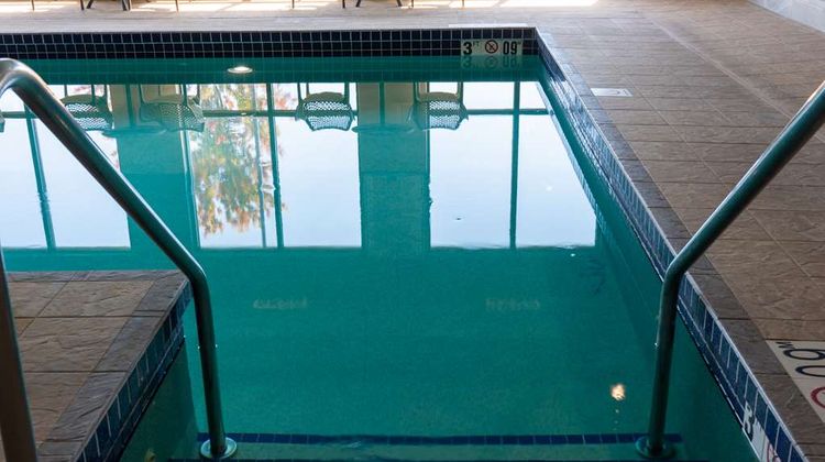 Hampton Inn Elkhorn Pool