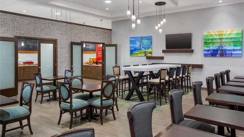 <b>Hampton Inn Kamloops Restaurant</b>. Images powered by <a href="https://iceportal.shijigroup.com/" title="IcePortal" target="_blank">IcePortal</a>.