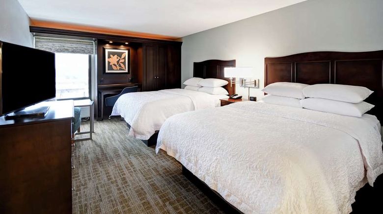 <b>Hampton Inn Overland Park Room</b>. Images powered by <a href="https://iceportal.shijigroup.com/" title="IcePortal" target="_blank">IcePortal</a>.