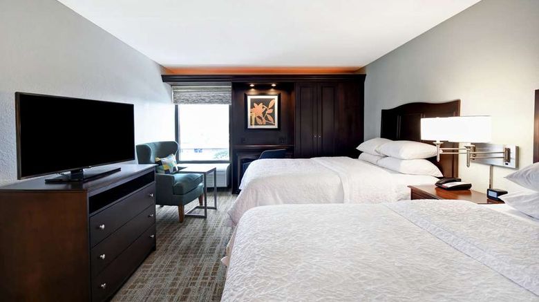 <b>Hampton Inn Overland Park Room</b>. Images powered by <a href="https://iceportal.shijigroup.com/" title="IcePortal" target="_blank">IcePortal</a>.