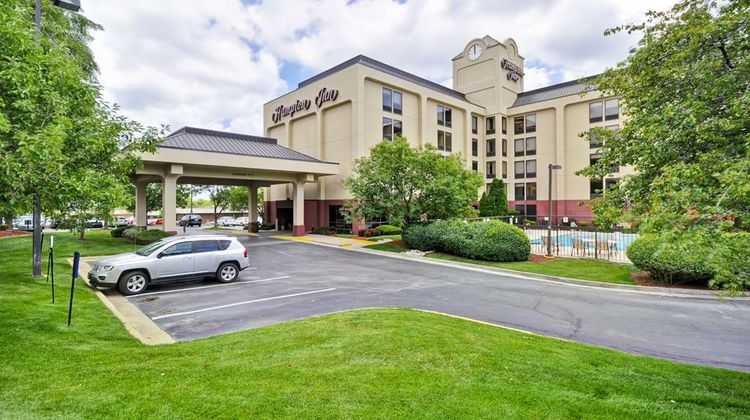 Hampton Inn Overland Park Exterior