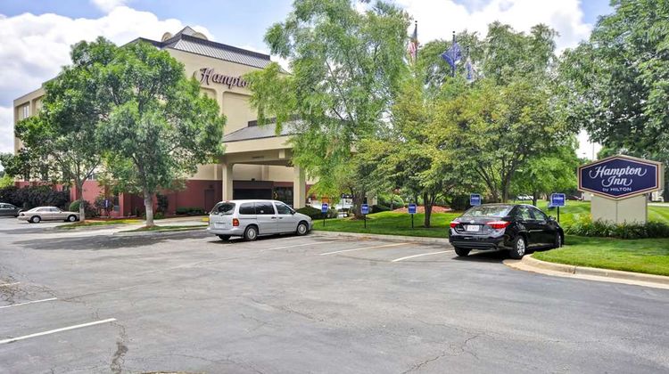 Hampton Inn Overland Park Exterior