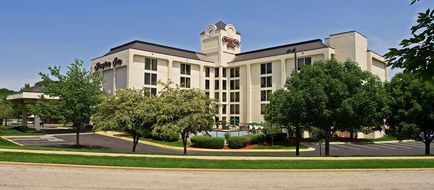 Hampton Inn Overland Park Exterior