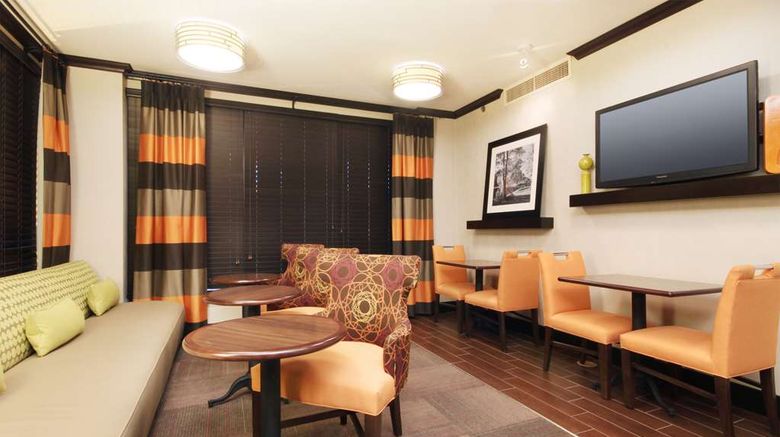 <b>Hampton Inn Overland Park Lobby</b>. Images powered by <a href="https://iceportal.shijigroup.com/" title="IcePortal" target="_blank">IcePortal</a>.
