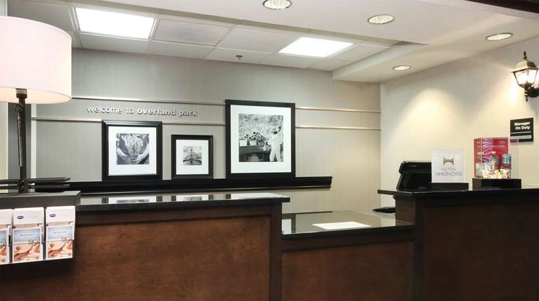 <b>Hampton Inn Overland Park Lobby</b>. Images powered by <a href="https://iceportal.shijigroup.com/" title="IcePortal" target="_blank">IcePortal</a>.