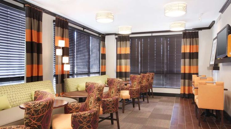 Hampton Inn Overland Park Lobby