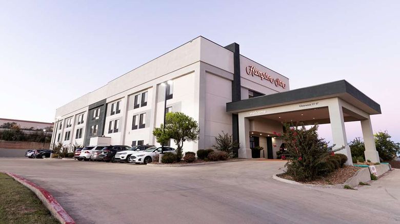<b>Hampton Inn Kerrville Exterior</b>. Images powered by <a href="https://iceportal.shijigroup.com/" title="IcePortal" target="_blank">IcePortal</a>.