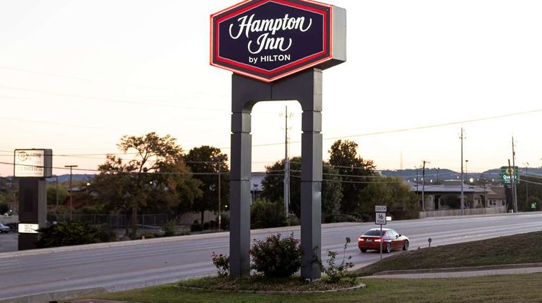 <b>Hampton Inn Kerrville Exterior</b>. Images powered by <a href="https://iceportal.shijigroup.com/" title="IcePortal" target="_blank">IcePortal</a>.