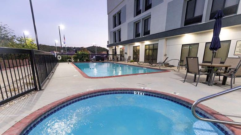 <b>Hampton Inn Kerrville Pool</b>. Images powered by <a href="https://iceportal.shijigroup.com/" title="IcePortal" target="_blank">IcePortal</a>.