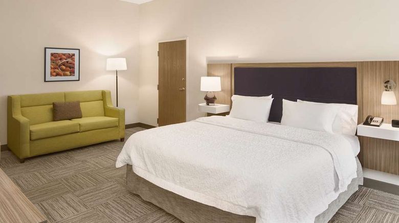 <b>Hampton Inn Lagrange Room</b>. Images powered by <a href="https://iceportal.shijigroup.com/" title="IcePortal" target="_blank">IcePortal</a>.