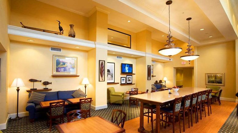 <b>Hampton Inn & Suites Lake Wales Lobby</b>. Images powered by <a href="https://iceportal.shijigroup.com/" title="IcePortal" target="_blank">IcePortal</a>.