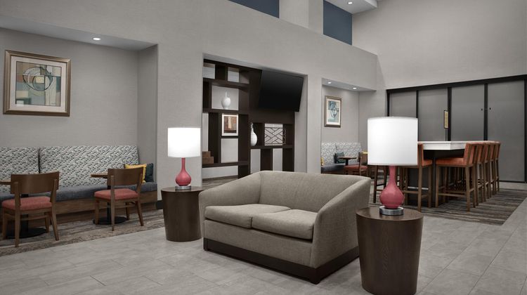 Hampton Inn & Suites Lakeland South Lobby