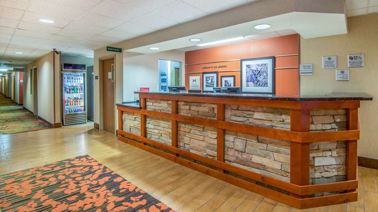 <b>Hampton Inn & Suites Los Alamos Lobby</b>. Images powered by <a href="https://iceportal.shijigroup.com/" title="IcePortal" target="_blank">IcePortal</a>.