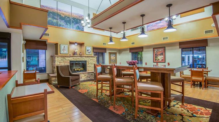 Hampton Inn & Suites Los Alamos Lobby