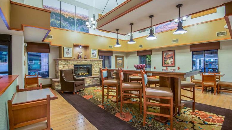 <b>Hampton Inn & Suites Los Alamos Lobby</b>. Images powered by <a href="https://iceportal.shijigroup.com/" title="IcePortal" target="_blank">IcePortal</a>.