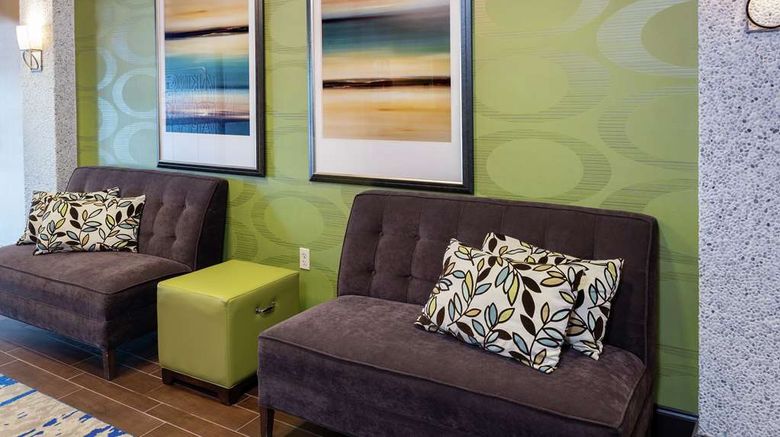 <b>Hampton Inn East Lansing Lobby</b>. Images powered by <a href="https://iceportal.shijigroup.com/" title="IcePortal" target="_blank">IcePortal</a>.