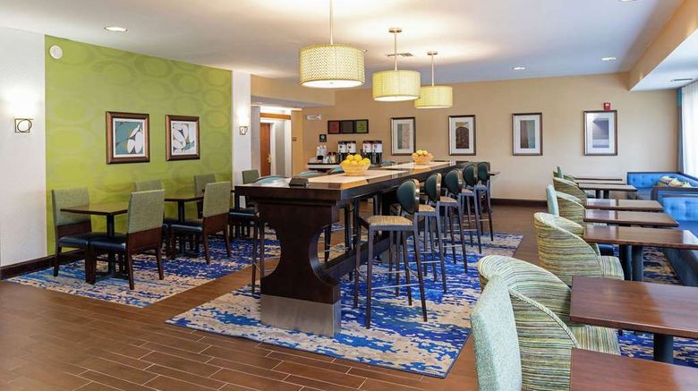 <b>Hampton Inn East Lansing Lobby</b>. Images powered by <a href="https://iceportal.shijigroup.com/" title="IcePortal" target="_blank">IcePortal</a>.