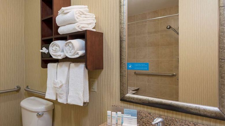 <b>Hampton Inn East Lansing Room</b>. Images powered by <a href="https://iceportal.shijigroup.com/" title="IcePortal" target="_blank">IcePortal</a>.