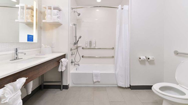 Hampton Inn LaPlace Room