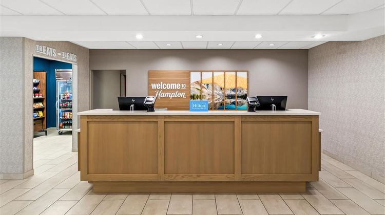 Hampton Inn - Laramie Lobby