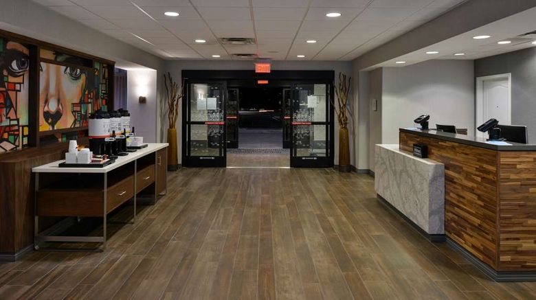 <b>Hampton Inn & Suites Las Vegas Airport Lobby</b>. Images powered by <a href="https://iceportal.shijigroup.com/" title="IcePortal" target="_blank">IcePortal</a>.