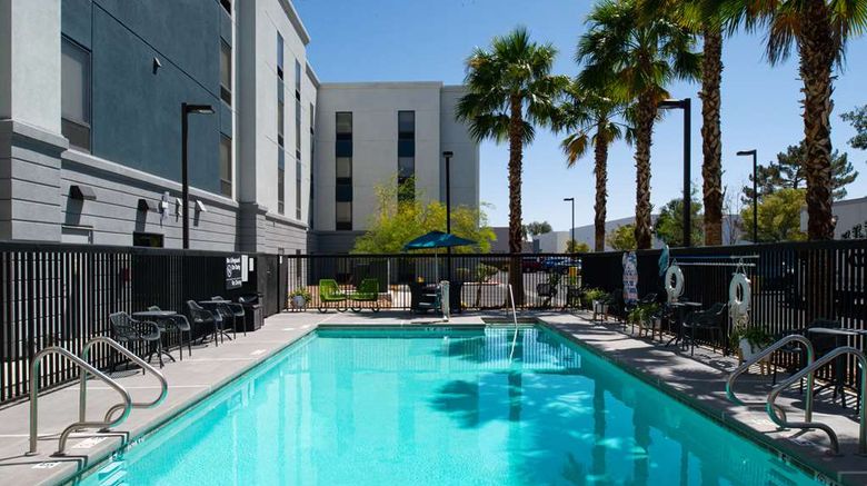 <b>Hampton Inn & Suites Las Vegas Airport Pool</b>. Images powered by <a href="https://iceportal.shijigroup.com/" title="IcePortal" target="_blank">IcePortal</a>.