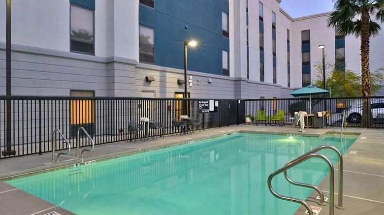 <b>Hampton Inn & Suites Las Vegas Airport Pool</b>. Images powered by <a href="https://iceportal.shijigroup.com/" title="IcePortal" target="_blank">IcePortal</a>.