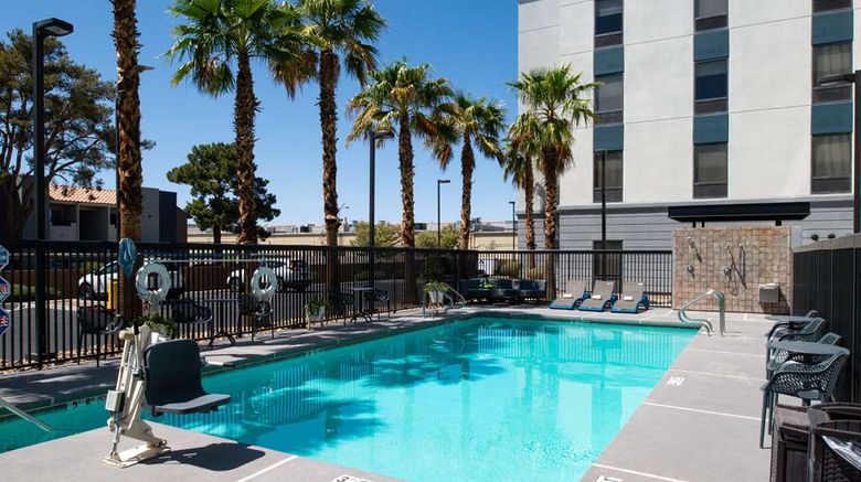 <b>Hampton Inn & Suites Las Vegas Airport Pool</b>. Images powered by <a href="https://iceportal.shijigroup.com/" title="IcePortal" target="_blank">IcePortal</a>.