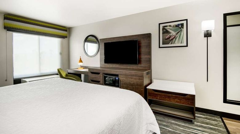 <b>Hampton Inn & Suites Las Vegas Henderson Room</b>. Images powered by <a href="https://iceportal.shijigroup.com/" title="IcePortal" target="_blank">IcePortal</a>.