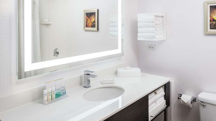 Hampton Inn Tropicana Room