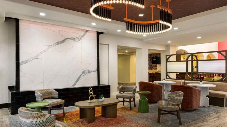 <b>Hampton Inn Tropicana Lobby</b>. Images powered by <a href="https://iceportal.shijigroup.com/" title="IcePortal" target="_blank">IcePortal</a>.