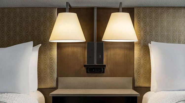 Hampton Inn Tropicana Room