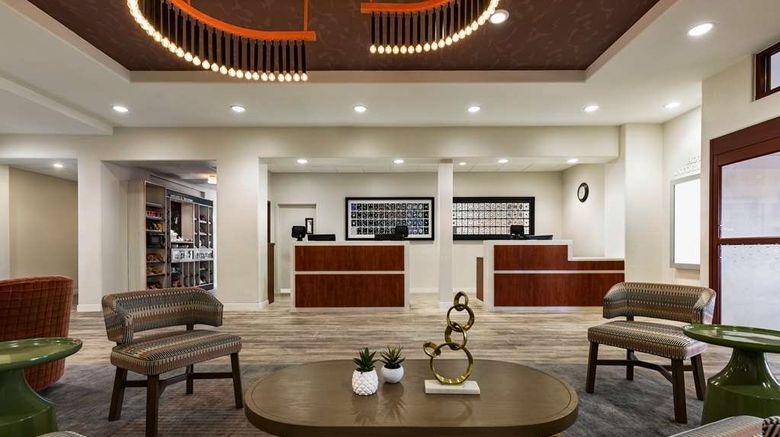 <b>Hampton Inn Tropicana Lobby</b>. Images powered by <a href="https://iceportal.shijigroup.com/" title="IcePortal" target="_blank">IcePortal</a>.