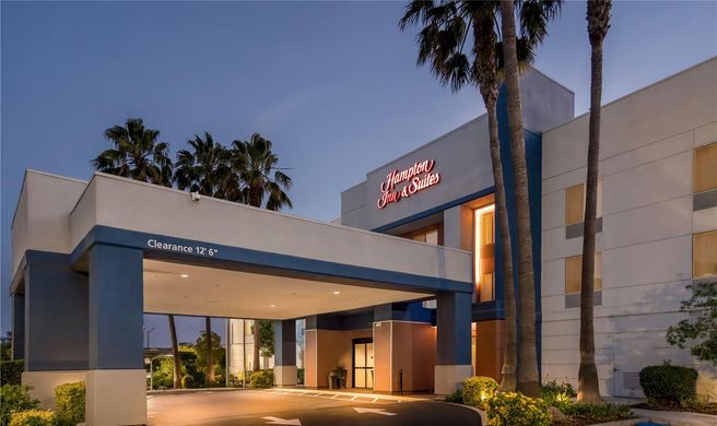 Hampton Inn & Suites Lathrop Exterior
