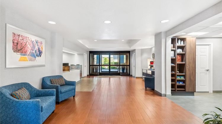 Hampton Inn & Suites Lathrop Lobby