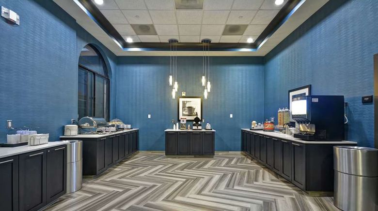 <b>Hampton Inn & Suites LAX Burbank Arpt Restaurant</b>. Images powered by <a href="https://iceportal.shijigroup.com/" title="IcePortal" target="_blank">IcePortal</a>.
