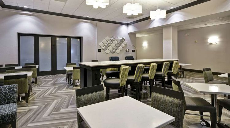 Hampton Inn & Suites LAX Burbank Arpt Restaurant